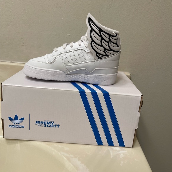 Toddler adidas sneakers size 9C white and black - Picture 2 of 5